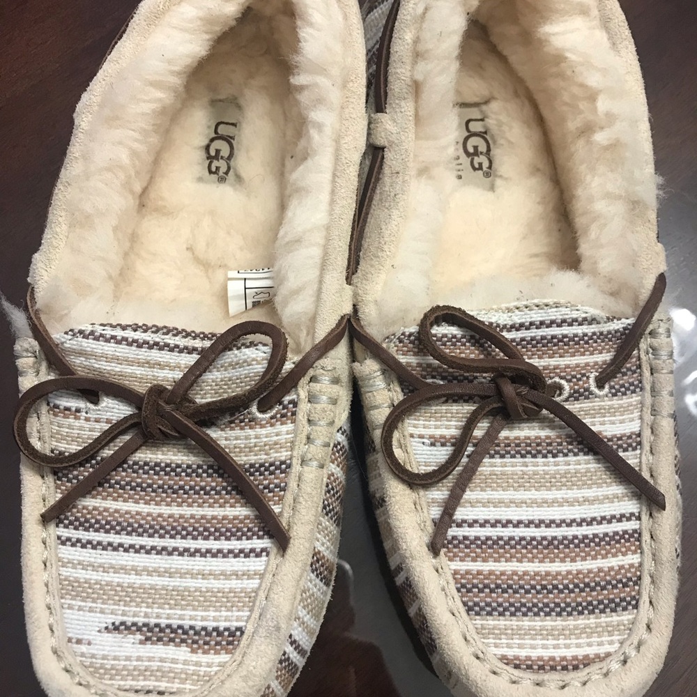Like New BoHo Ugg moccasins!